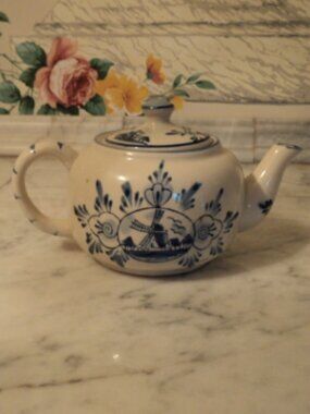 vintage blue Delft teapot